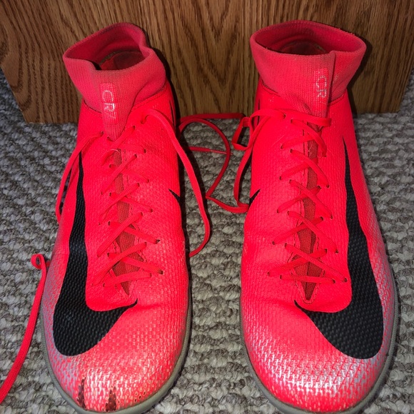 Nike soccer shoes.size 10 - Picture 3 of 3